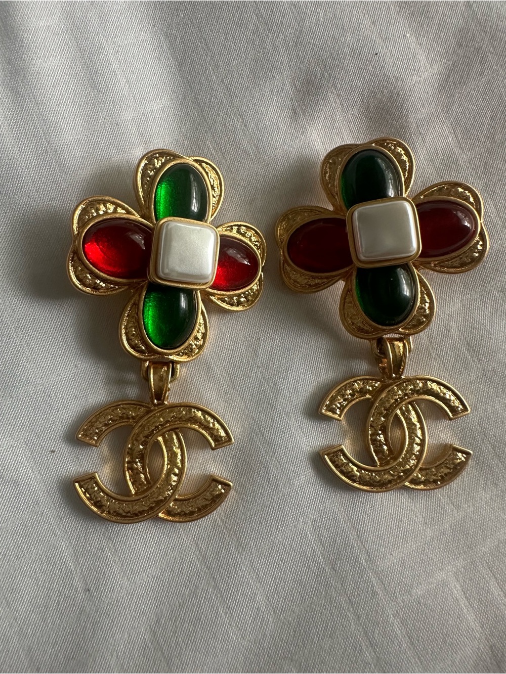 ✨CHANEL Gold-Tone Floral Drop Clip-on Earrings Green, Red & Pearl-White Accent